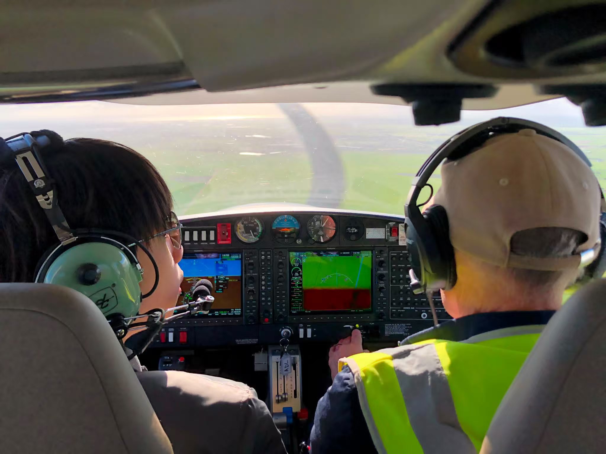 Practical aviation education in an aircraft cockpit